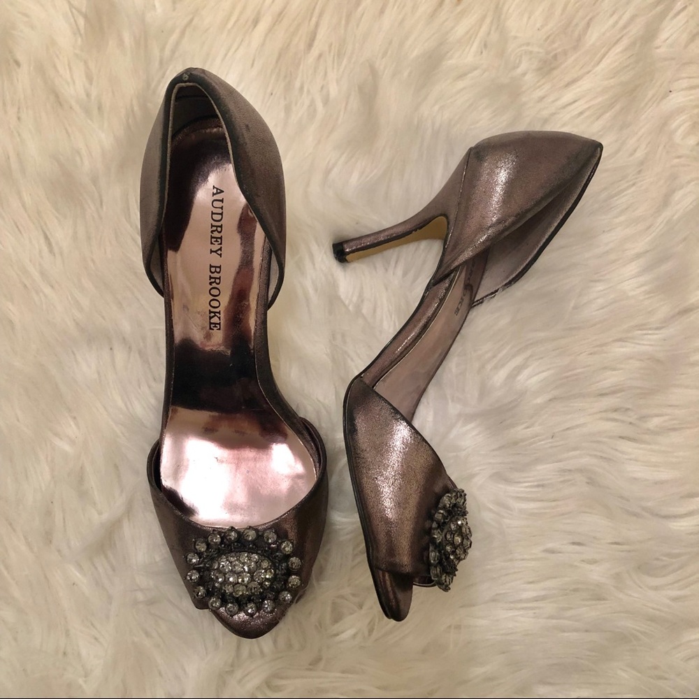 Grey Statement Heels - Picture 2 of 7